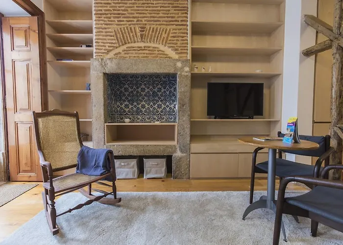 Rustic Flat At Lisbon's Heart *