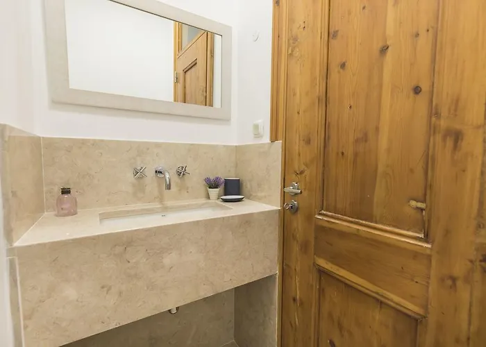 Rustic Flat At Lisbon's Heart *