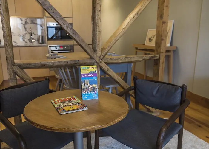 Rustic Flat At Lisbon's Heart *